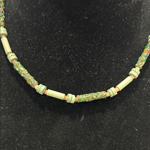 Chic Green Beaded Necklace - Picture 2 of 5